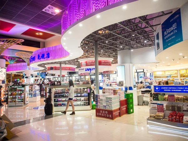 Duty Free Shop am Flughafen Donmueang. — Stockfoto