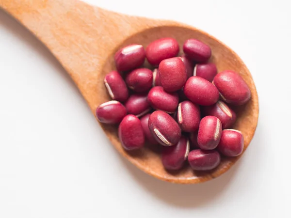 Fagioli rossi in cucchiaio di legno — Foto Stock