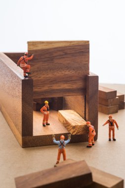 Dışarı çalışan hareketli mal depolamak.