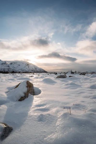 Piękny widok zimowego krajobrazu w Norwegii podczas zachodu słońca — Zdjęcie stockowe