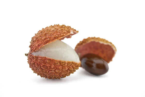 Lychee Fruit Geopend Toont Zaad Geïsoleerd Witte Achtergrond — Stockfoto