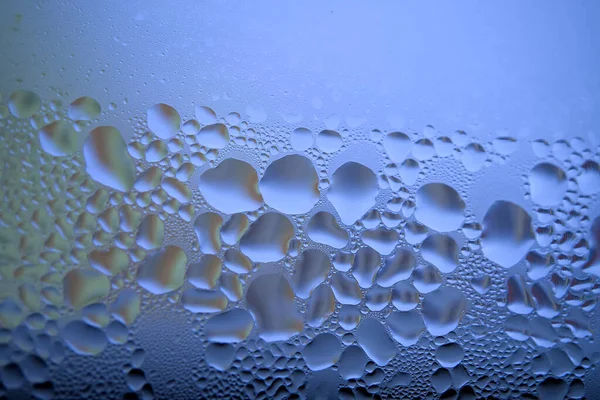 Wassertropfen Oder Kondenswasser Der Außenseite Eines Kalten Fensters Einer Nahaufnahme — Stockfoto