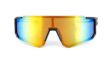 Gelecekteki performans güneş gözlükleri, canlı bir gradyanı ve sağlam siyah çerçevesi olan, aktif yaşam tarzları için mükemmel, tek parçalı cesur bir ayna lensi içerir.