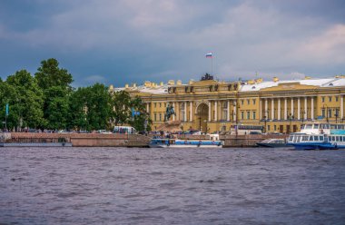 Neva Nehri 'nden Büyük Peter Anıtı' na ve Rusya Federasyonu Anayasa Mahkemesi 'ne