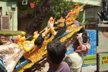 14th October 2023, Kumartuli, Kolkata, West Bengal, India. Small Durga Idol with Golden Ornaments Being Transported for Puja in Kolkata from Kumartuli