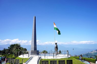 24 Ekim 2023, Darjeeling, Batı Bengal, Hindistan. Darjeeling Batasia Oyuncak Treni ve Savaş Anıtı