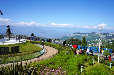 24 Ekim 2023, Darjeeling, Batı Bengal, Hindistan. Darjeeling Batasia Döngü Anıtı ve Manzarası