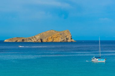 İbiza adasında yelken açmak. S 'Esparta adasını görüyoruz.