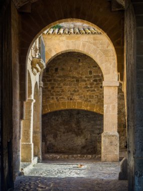 İbiza, İspanya - 26 Mayıs 2016 Rastrillo Atari Salonu, Ortaçağ Muhafız Birliği 'nin görev yaptığı yer. İbiza şehrinin eski bölgesine giriş kapısı. 1999 'dan beri dünya mirası