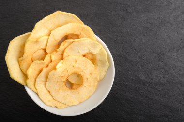 Kurutulmuş elma cips