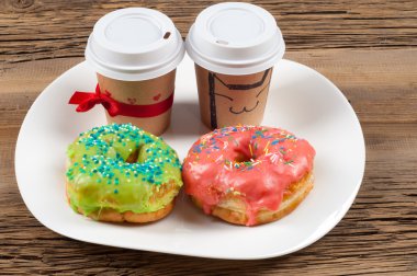 Doku, arka plan, iki çörek ve kahve. İle kaplı çörek 