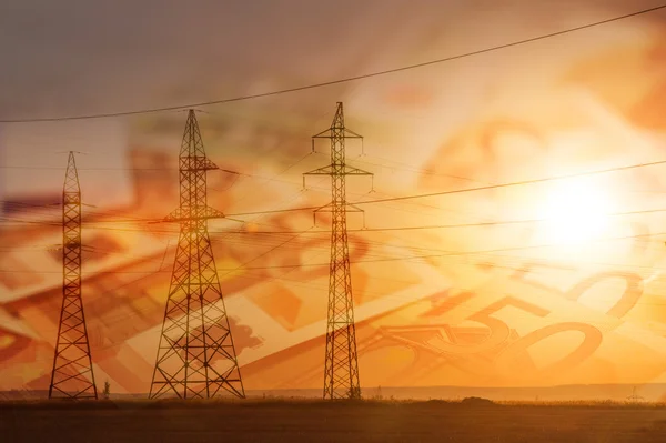 Hochspannungsfreileitung. Energiesäulen. bei Sonnenuntergang, — Stockfoto