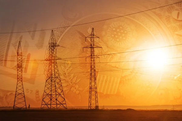 High-voltage power transmission line. Energy pillars. At sunset, — Stock Photo, Image