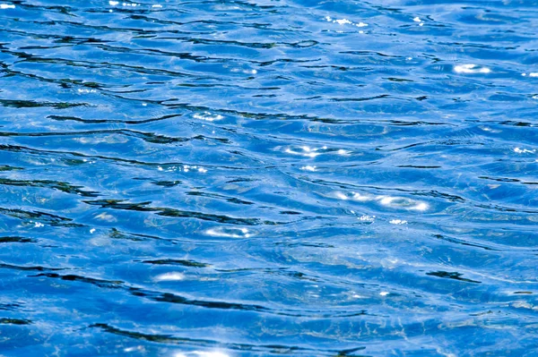 Texture de fond. L'eau dans la piscine est photographiée en cou — Photo