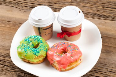 çörek. Yuvarlak kızarmış yağ patty. genellikle bir top ya da halka şeklinde şekerli hamur küçük kızarmış kek. pafta, börek, çörek, hamur-çocuk