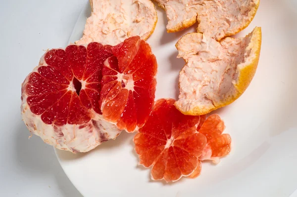 Grapefruit Velké Kulaté Žluté Citrusové Plody Kyselinou Šťavnaté Řízky — Stock fotografie