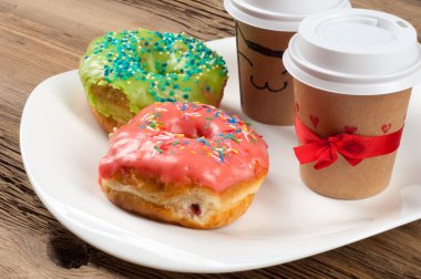 çörek. Yuvarlak kızarmış yağ patty. genellikle bir top ya da halka şeklinde şekerli hamur küçük kızarmış kek. pafta, börek, çörek, hamur-çocuk