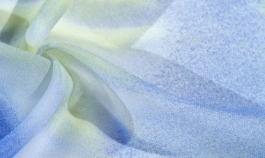 Yumuşak mavi, soyut desenleri ve yatak tonları olan ipek kumaş, sarı ve beyaz tonlarda. Doku, desen, koleksiyon