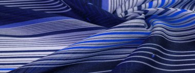 İpek kumaş, mavi arka plan, çizgili beyaz ve mor çizgiler, Meksika teması, Meksika pançosu kostümleri. Desen deseni, koleksiyon,