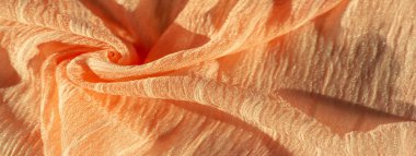 İpek kumaş. Kahverengi kırışık kumaş dokusu. Kahverengi buruşuk, dalgalı yüzey dokusu. Yakın çekim, yumuşak odaklanma. arkaplan, kalıp