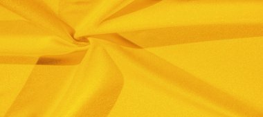 Sarı ipek. Pürüzsüz, zarif, sarı, lüks ipek kumaş kopya alanı olan soyut bir arkaplan olarak kullanılabilir. Renkli doku