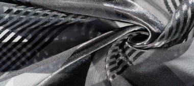 Arka plan dokusu, desen, koleksiyon, farklı boyutlarda çizgileri olan şeffaf ipek kumaş, siyah, zarif lüks.