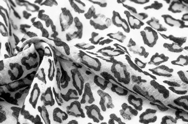 İpek kumaştan siyah beyaz leopar desenli. Leopar desenli hafif ipek senin tasarımına mükemmel uyacak, şık görünüyor ve kaba değil! Doku, arkaplan, desen