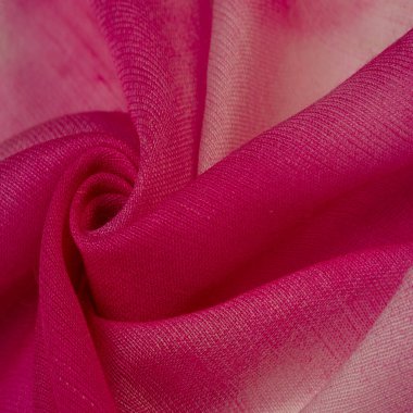 İpek kumaş, kırmızı yeşil ve sarı renkler, soyut çizimler. Elit tozlu kırmızı tül. Desen deseni, koleksiyon