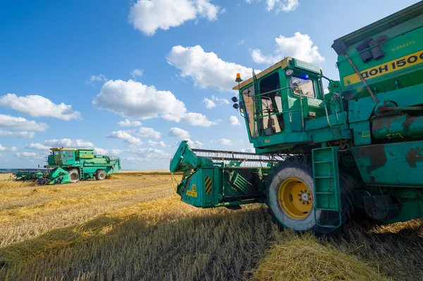 Summer Photo Harvesting Barley Harvester Machine Used Harvest Cereals Wheat — Stock Photo, Image