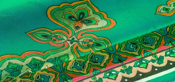 Pestrobarevná Hedvábná Tkanina Vzorem Vzorů Zeleném Pozadí Královský Vzor Versailles — Stock fotografie