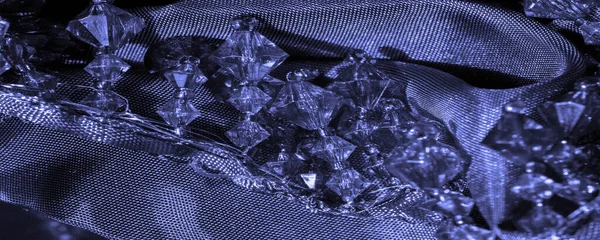 Tecido Seda Safira Azul Escuro Decorado Com Contas Vidro Verde — Fotografia de Stock