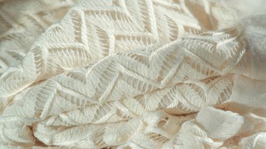 Doku, arkaplan, desen, ipek kumaş, katmanlı dantel tül, sonsuz döngüler şeklinde elmas örgü eşarp - beyaz