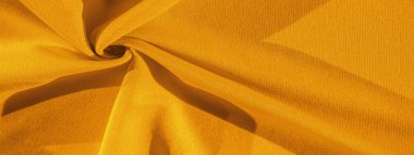 Sarı ipek. Pürüzsüz, zarif, sarı, lüks ipek kumaş kopya alanı olan soyut bir arkaplan olarak kullanılabilir. Renkli doku