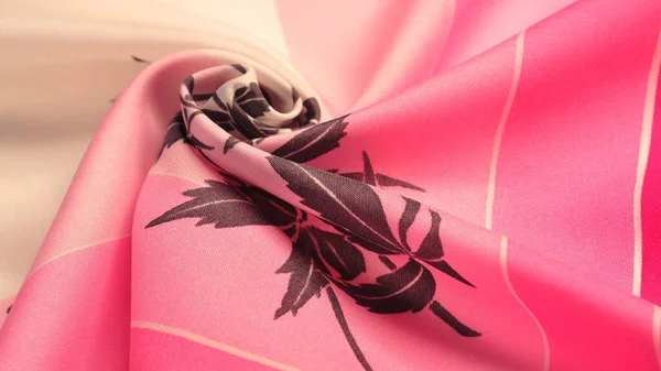 Tela Seda Blanca Roja Rosa Con Patrón Floral Estampado Negro — Foto de Stock