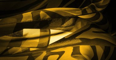 Doku. Şablon. Görüntü. Soyut sarı ipekten kumaşlar. İpek dokusu, soyutlama, tasarım ve duvar kağıdı için lüks saten.,