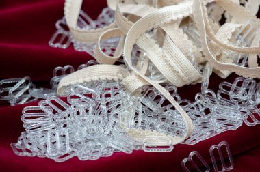 mobilya ve elastik bantlar, iç çamaşırı dikmek için aksesuarlar. 