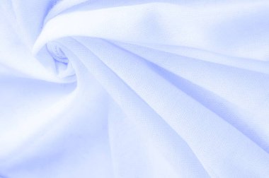 Mavi kumaş, lüks kumaşın soyut arkaplanı ya da dalgaların sıvı ipek dokusu ya da dalgalı kıvrımlar. arka plan ya da zarif duvar kağıdı tasarımı. Pamuk dokusu, doğal kumaş ve boya, parlak mavi renk.