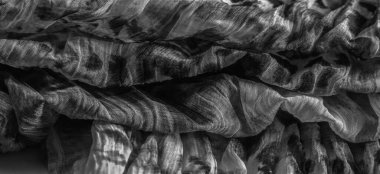 Panter desenli ince organzalı ipek kumaş, siyah ve beyaz. Buruşuk doku. Geçmişi. Şablon.