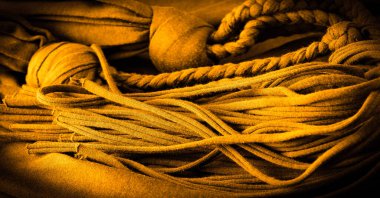 Doku, arka plan, desen. Sarı örgülü kumaş. Kabartmalı desenli örgü bir arka plan. Örgü ören örgüler..