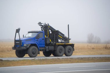 Nakliye aracı. Nakliye şirketleri yol taşımacılığı için mal kabul ediyorlar. Birçok kamyoncu kendi kamyonlarına (sondaj) sahiptir ve sahibi-operatör olarak bilinirler. Rusya Chelny 05 11 2020