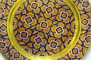 Değiş tokuş. Antika Hint tepsisi, bakır - pirinç, renkli diş minesiyle süslenmiş..