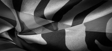 Doku. Şablon. şablon. Siyah ve beyazın soyut tonlarında ipek kumaş. İpek dokusu, soyutlama, tasarım ve duvar kağıdı için lüks saten.,