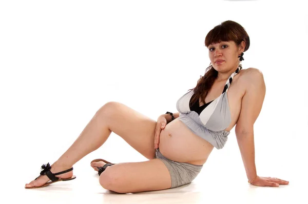 モデルの写真です 人々と期待の概念 大きな腹を持つ幸せな妊婦のクローズアップ 幸せな妊婦とともに手上の腹 — ストック写真