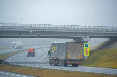 Nakliye aracı. Malların doğrudan varış noktasına taşınması, kapı kapı teslimatı ya da daha resmî adıyla, Rusya 'nın çok amaçlı taşımacılığı Chelny 05 11 2020 olarak bilinir.