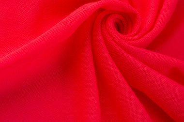 Kırmızı bez. Lüks kumaşın soyut arka planı ya da dalgaların sıvı ipek dokusu ya da dalgalı kıvrımlar. arka plan ya da zarif duvar kağıdı tasarımı. Pamuk dokusu, doğal kumaş ve boya, parlak kırmızı renk..