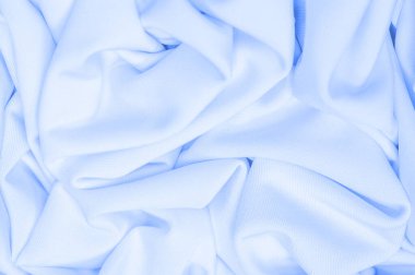 Beyaz ipek kumaş. Doku. Geçmişi. Şablon. Dupioni ipek kumaşının parlak bir parıltısı ve yatay hareket eden karakteristik küçük kıvrımları vardır. Yumuşak kıvrımlar içinde uzanır