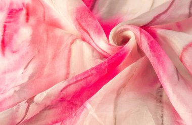 Kırmızı ve bej kumaşlar, bej arkaplanda kırmızı lekeler var. Soyut tasarımcı kumaş tasarımcısı. Tasarımın için güzel bir arka plan. Doku. Görüntü. çizim, kalıp, şekil