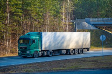 Nakliye aracı. Modern lojistiğin anahtarı ekonomik ve yüksek kaliteli ulaşım sistemleridir. Karayolu taşımacılığı hala baskın bir tip. Rusya Chelny 05 11 2020