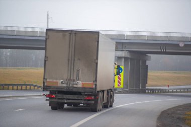 Nakliye aracı. Modern lojistiğin anahtarı ekonomik ve yüksek kaliteli ulaşım sistemleridir. Karayolu taşımacılığı hala baskın bir tip. Rusya Chelny 05 11 2020