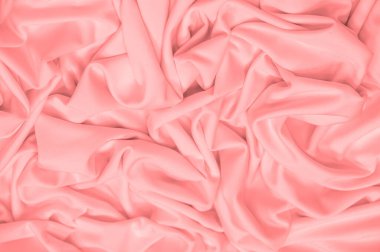 Kumaş soluk kırmızı renkli ipektir. Doku. Geçmişi. Şablon. İpek kumaşın parlak bir parıltısı ve yatay olarak çalışan karakteristik küçük kıvrımları vardır. Yumuşak kıvrımlar içinde uzanır